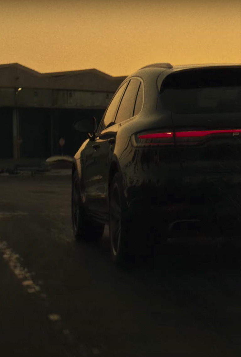 Cover for Porsche Macan